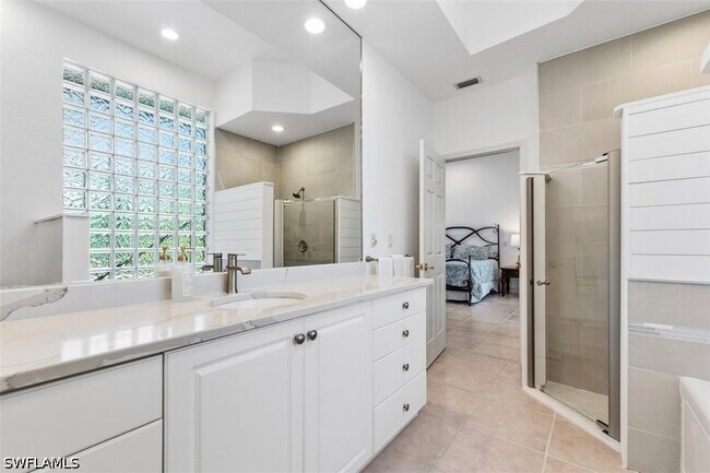 Building Photo - 657 Soliel Dr
