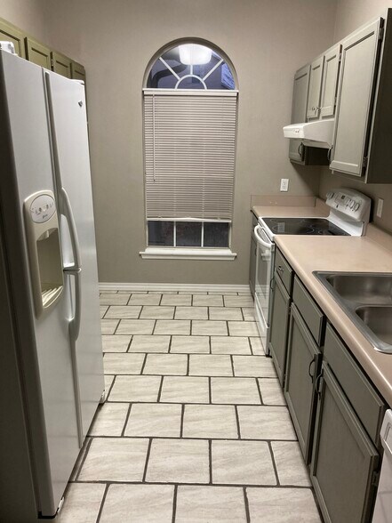 Building Photo - 2963 W Riverridge Dr
