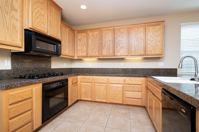 Building Photo - Spacious Folsom Parkway Home Near The Back...