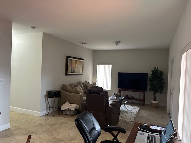 Building Photo - 2933 SW 38th Ave