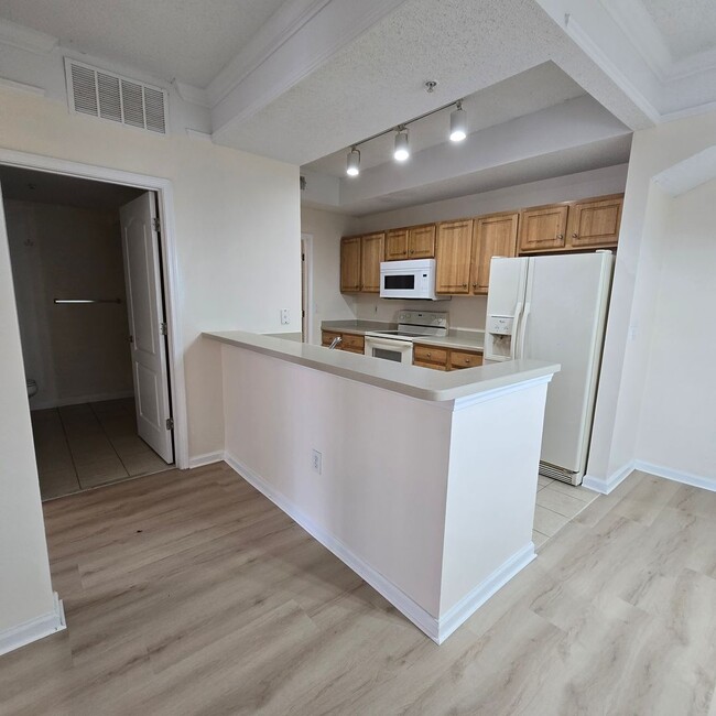 Building Photo - 1 Bedroom Condo for RENT