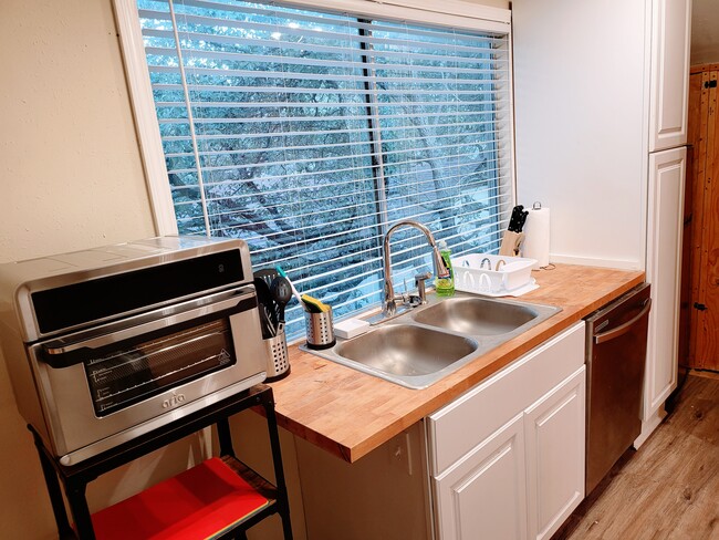 Building Photo - Woodland V B.Up