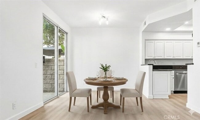 Building Photo - 2 Carlsbad Ln