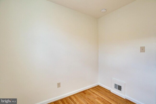 Building Photo - 5513 Chillum Pl NE