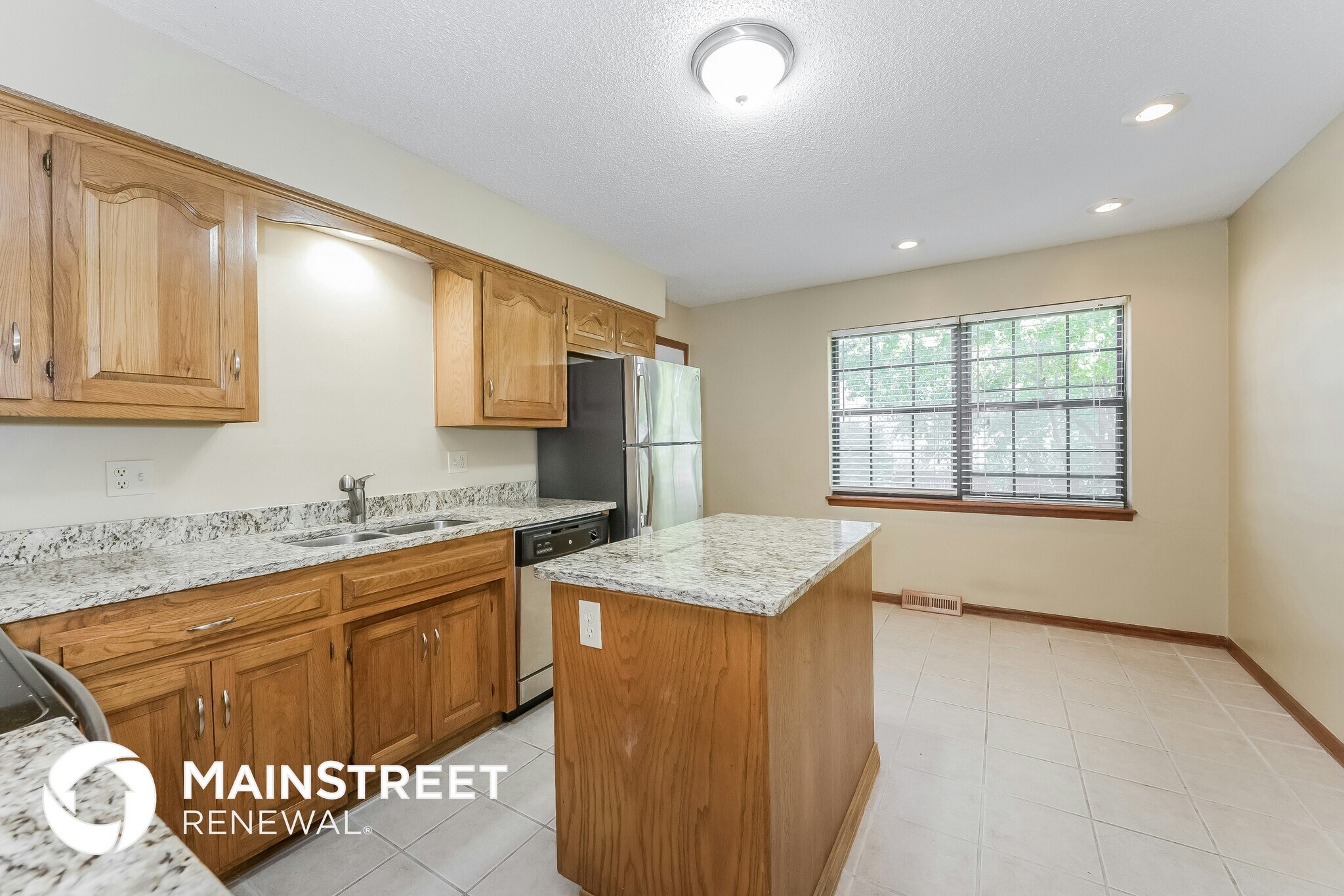Building Photo - 1139 NE Oak tree Dr