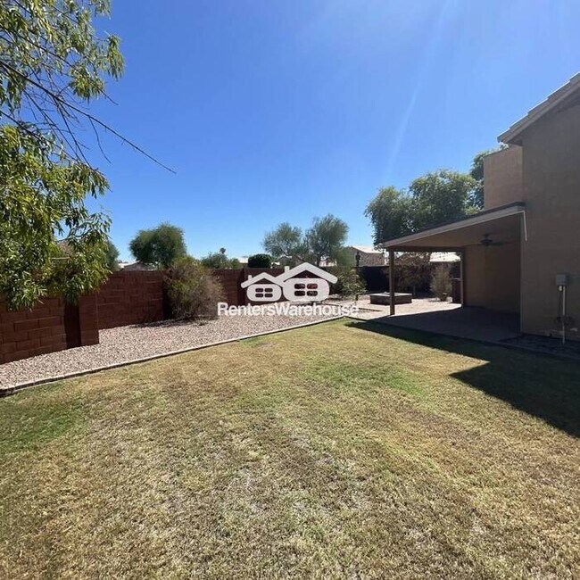 Building Photo - Love Where you Live, in this Spacious 3Bd ...