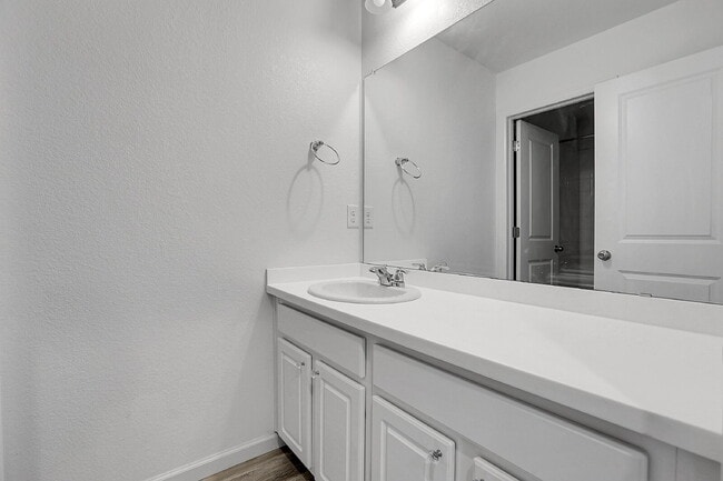 Building Photo - $2,995.95,  4-bed, 3.5-bath, located in Aurora with beautiful finishes.