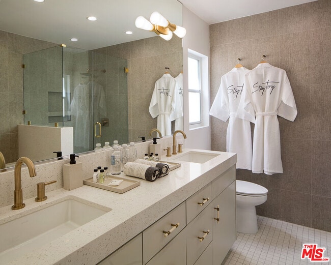 Building Photo - 8917 Cynthia St