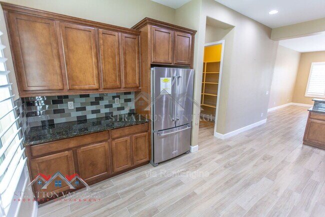 Building Photo - 5908 E Bramble Berry Ln