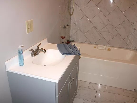 Building Photo - 208 6th St