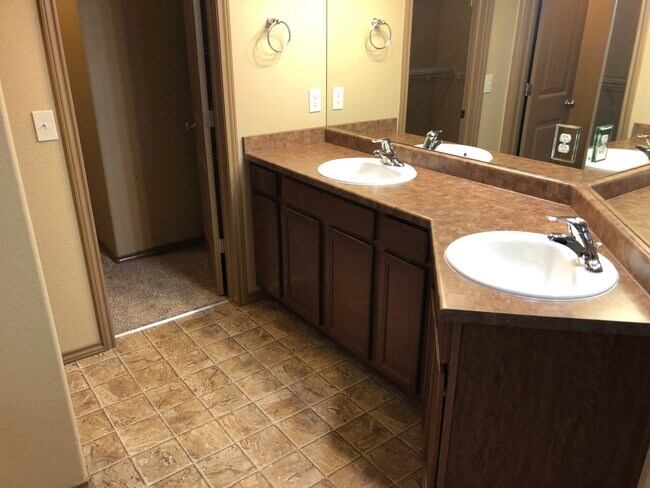 Building Photo - Ranch Style 4 Bedroom Home in Cordera...sh...