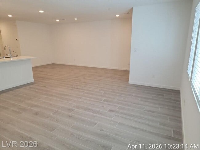 Building Photo - Spacious Henderson Townhome with Balconies and Resort Amenities