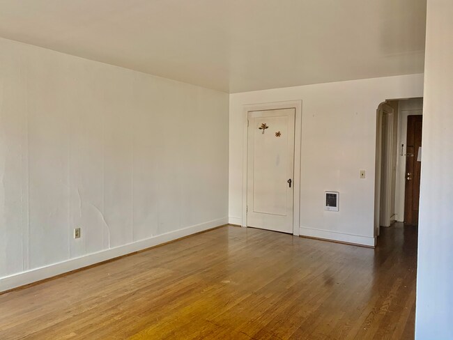 Living Room - 2541 15th Ave S