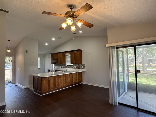 Building Photo - 8348 Westover Ct