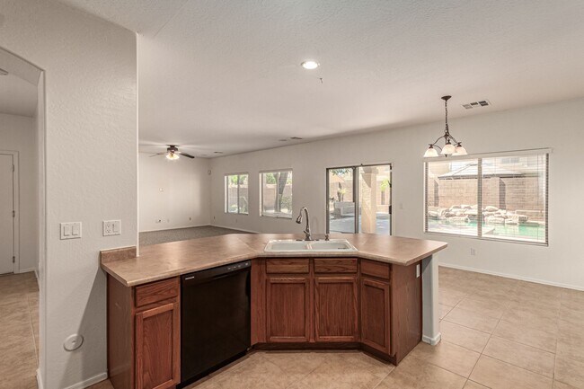 Building Photo - Chandler 4 Bedroom - 2.5 Bathroom with Pri...
