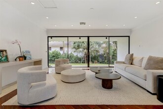 Building Photo - 8118 Los Pinos Blvd