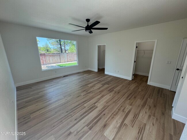 Building Photo - 1665 Southview Dr