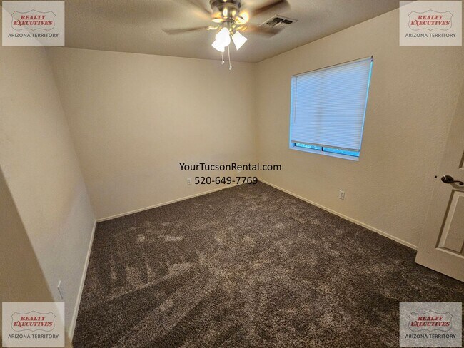 Building Photo - 3/2 & a Loft, AC off of River Road near Oracle Road