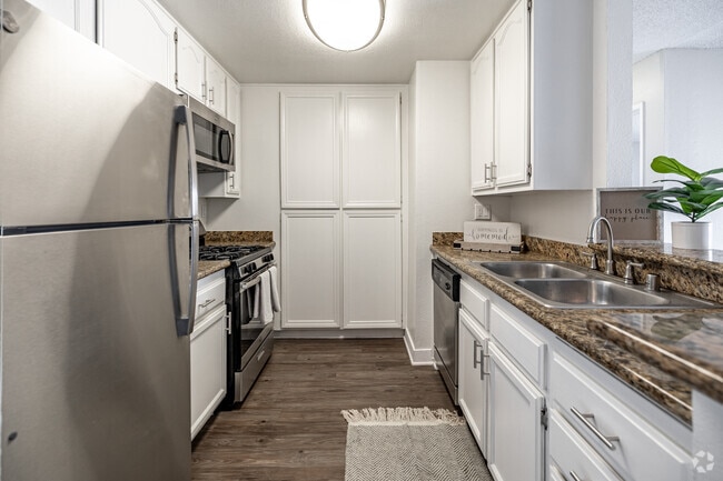 2BR, 2BA - 900SF - Kitchen - Paramount Terrace Apartments