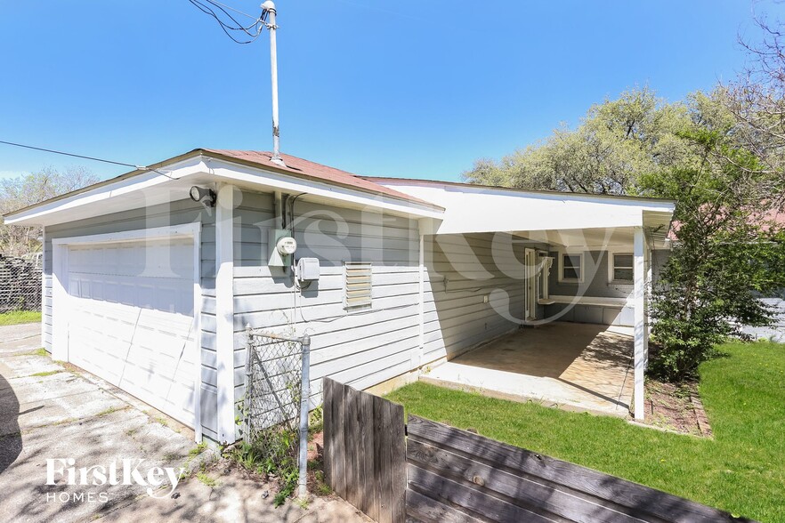 Building Photo - 1624 Oakland Blvd