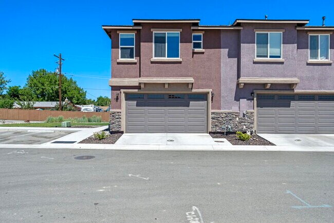 Building Photo - Welcome to this beautiful Carson City townhome available for rent
