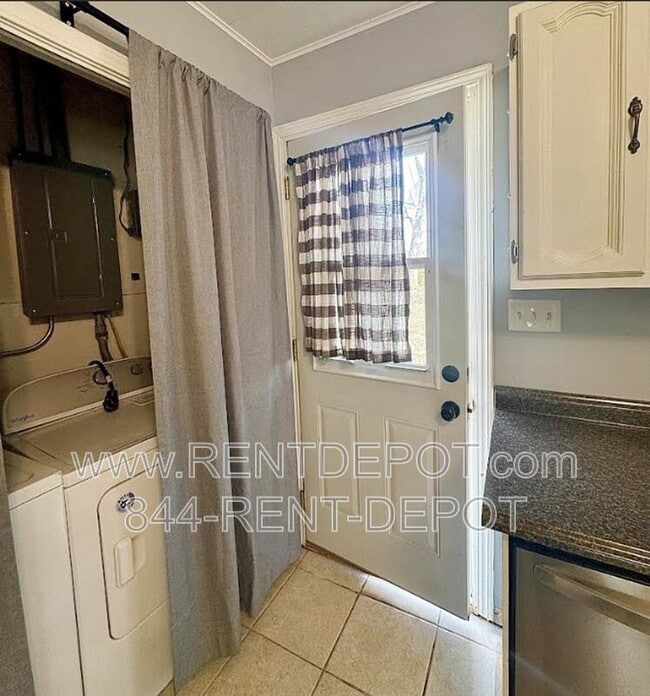 Building Photo - 3119 Kensington Ave