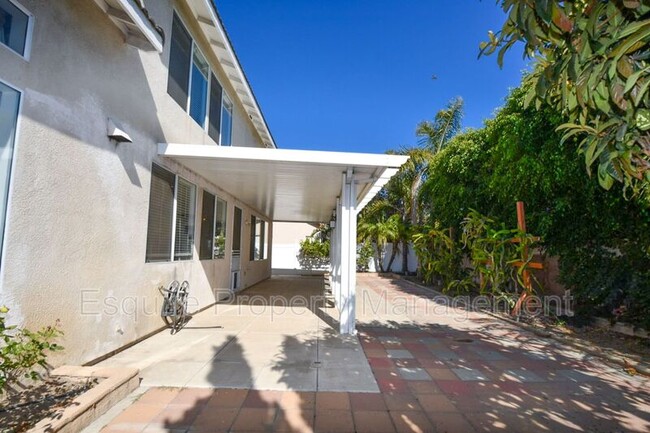 Building Photo - 512 Bolsa Way