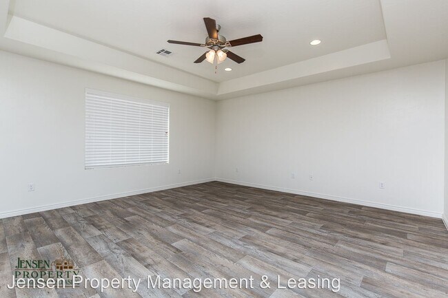 Building Photo - 6 br, 3.5 bath House - 3262 East Livia Drive