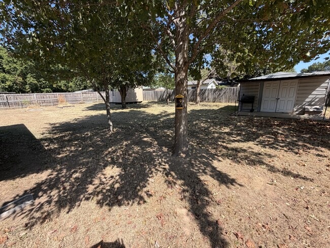 Building Photo - 116 Fern Dr
