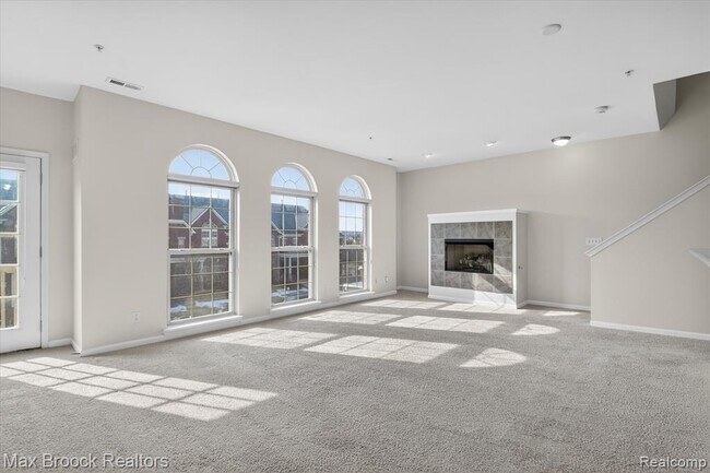 Building Photo - 3255 Camden Dr