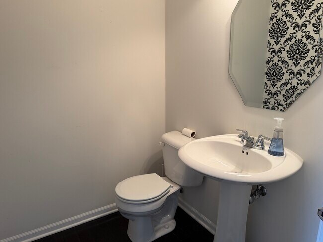 Building Photo - 4194 Royal Mews Cir