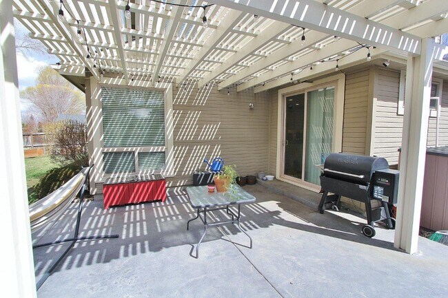 Building Photo - 3689 N Colbourne Way