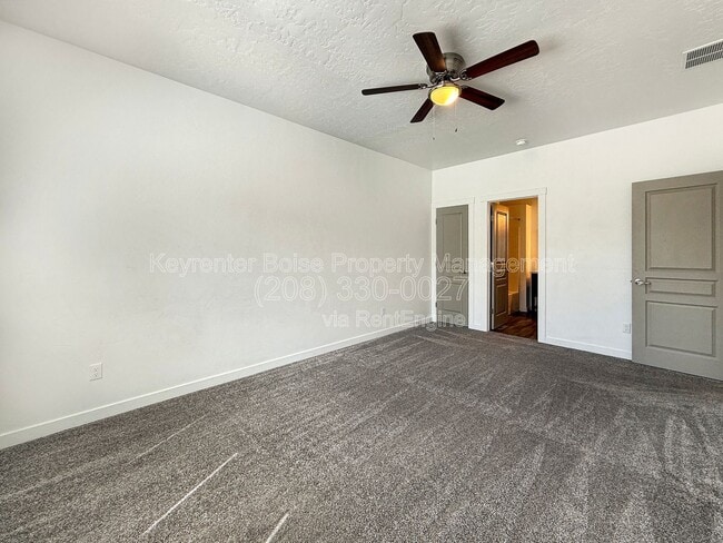 Building Photo - 2115 W Bella Ln