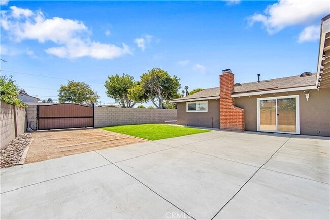Building Photo - 5892 Meadowlark Dr