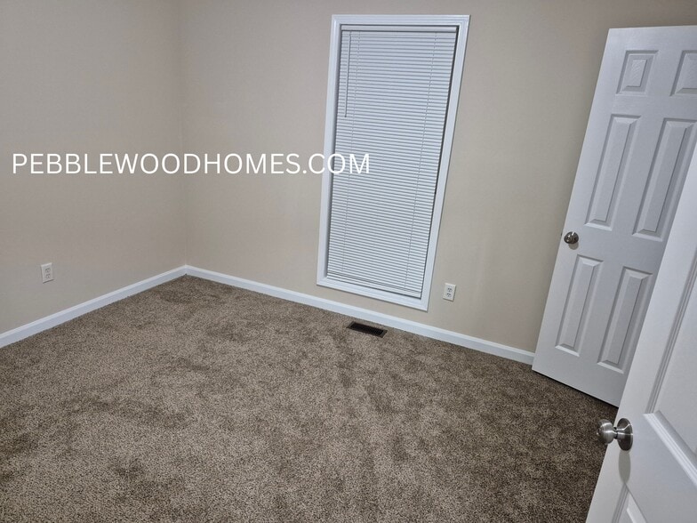 Second bedroom - 2599 Candler Way SW