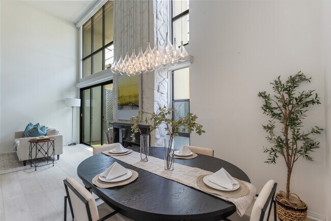 Building Photo - 1007 S Catalina Ave