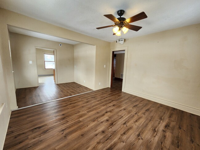 Building Photo - 604 W Seerley Blvd