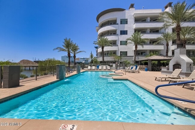 Building Photo - 945 E Playa Del Norte Dr