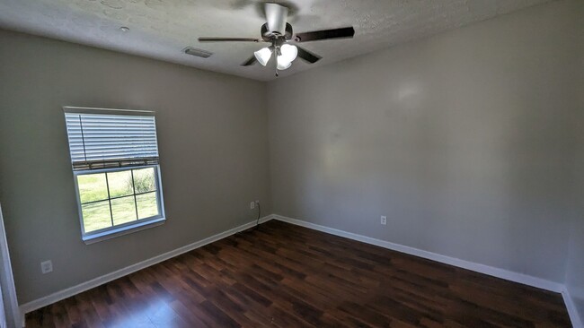 Building Photo - 3 BED 2 BATH located in Elberta
