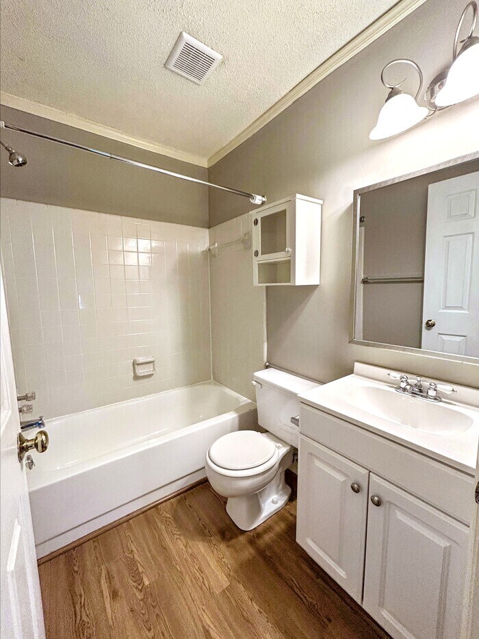 Building Photo - 1524 Township Cir