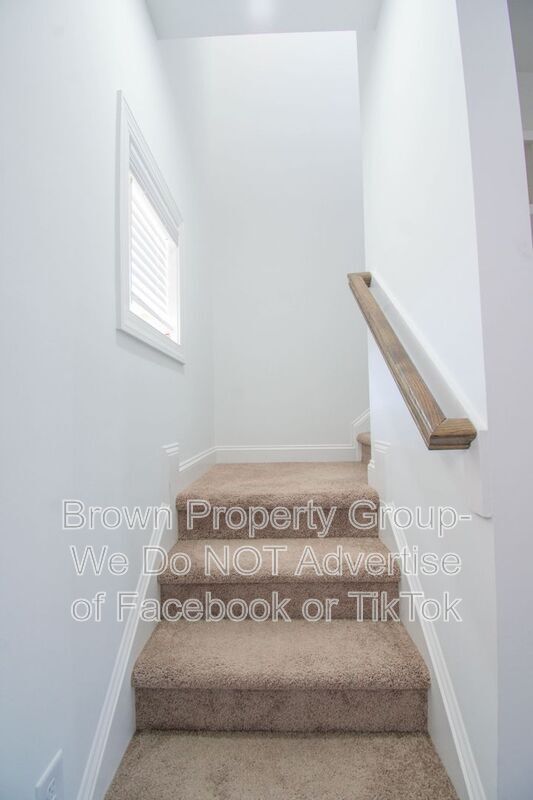 Building Photo - 157 Easy St