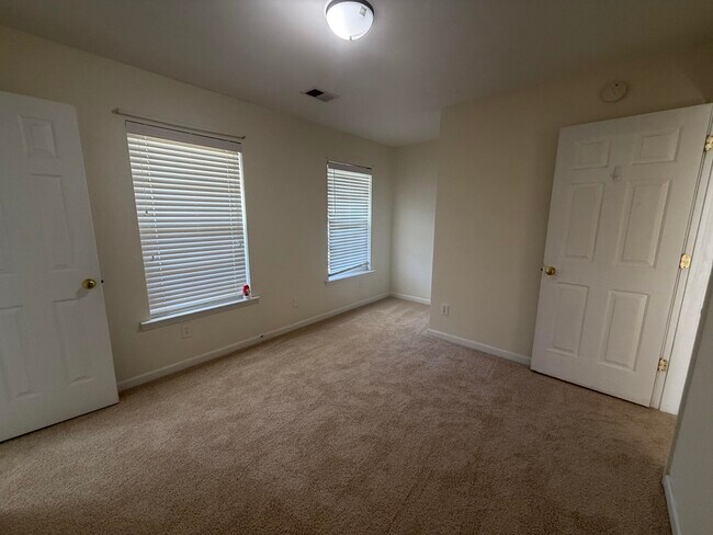 Building Photo - 575 Batty Way