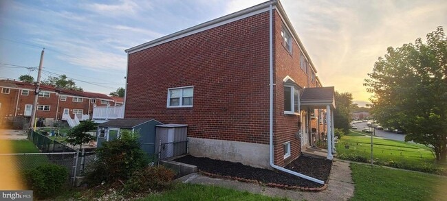 Building Photo - 1011 Regina Dr