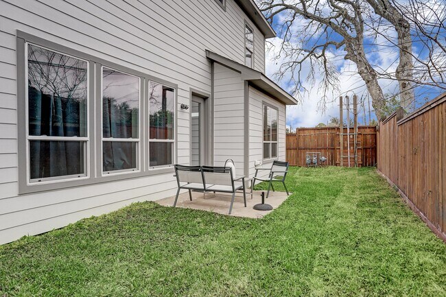 Building Photo - 4861 Benning Dr