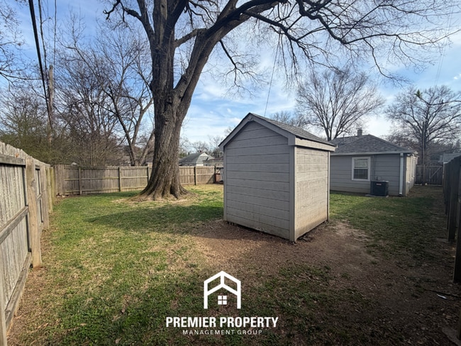 Building Photo - Stunning 3BR Memphis Home with Fenced Backyard & Patio