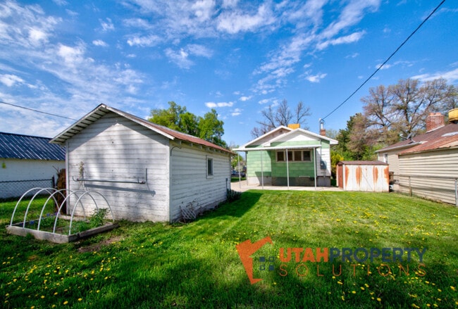 Building Photo - 1319 S Roberta St