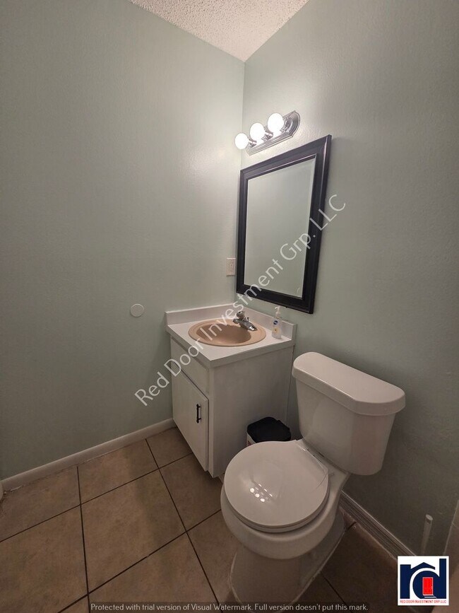 Building Photo - 2 Bedroom 2 Bath w/ Washer & Dryer~ Move in Ready!