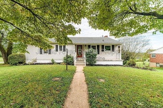 Building Photo - 633 Sandusky Dr