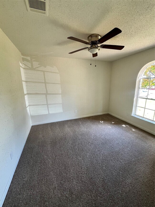Building Photo - 12607 Sandy Hook Dr