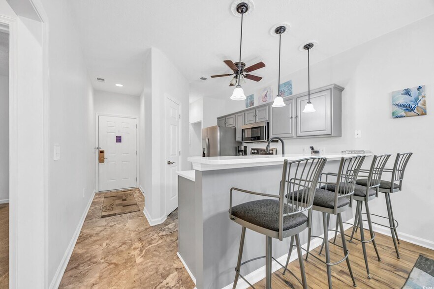 Building Photo - 612 River Oaks Dr